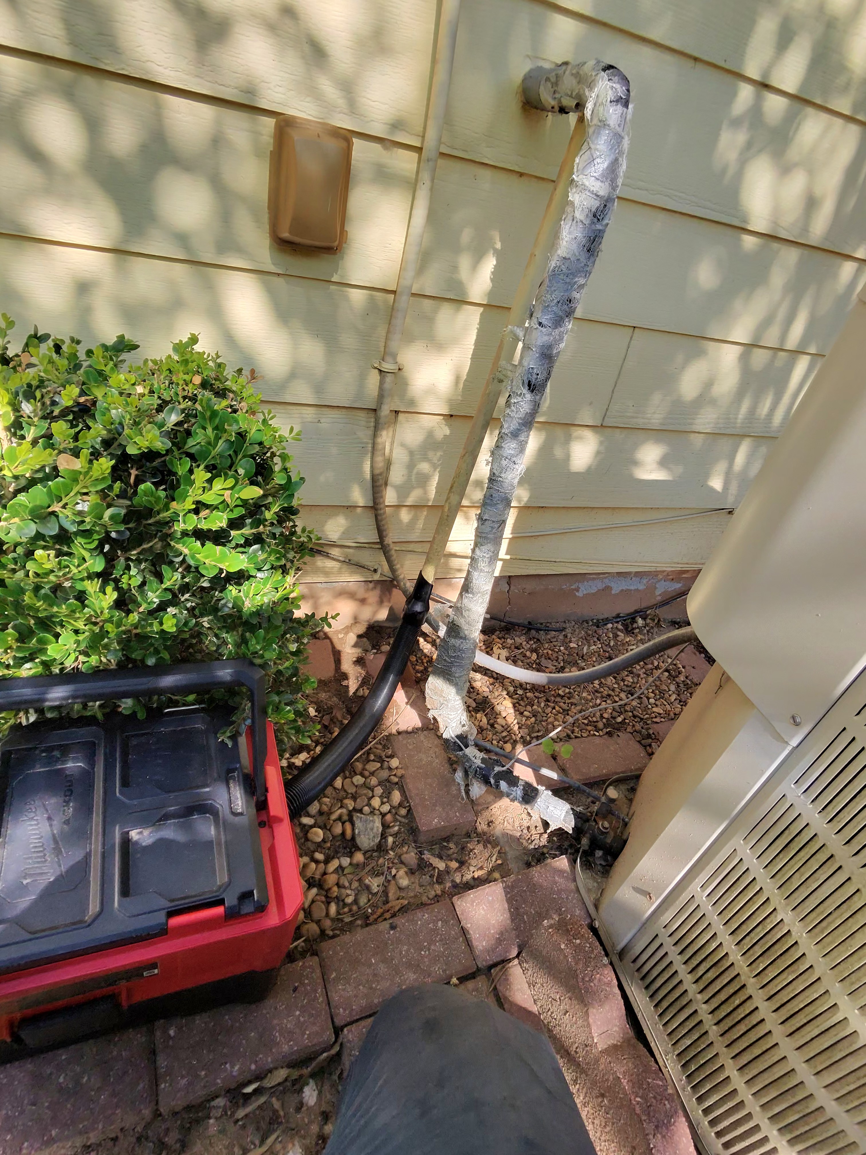 Refrigerant line repair